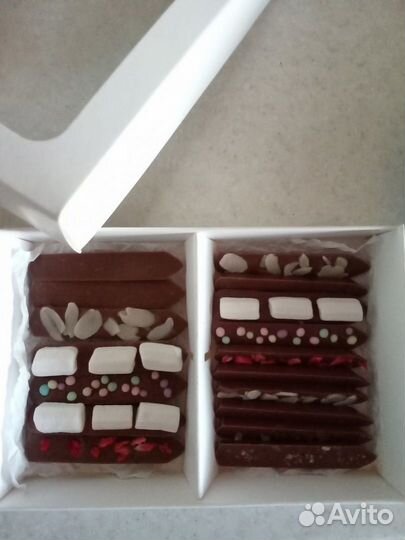 Шоколадные конфеты и фигурки на подарок