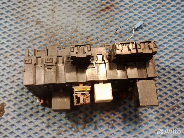 Блок предохранителей Volkswagen Passat B3