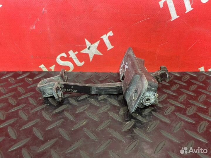 Ограничитель двери правой Renault T