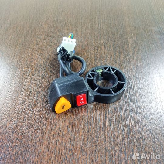 Кнопки, ключи зажигания, ручки газа