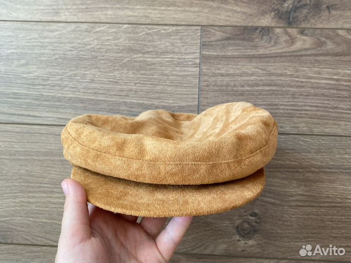 Женская кепка из замши Zara