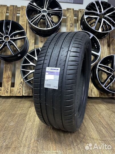 Michelin Pilot Sport 4 215/50 R17 95Y