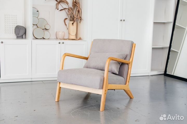 Кресло из дерева