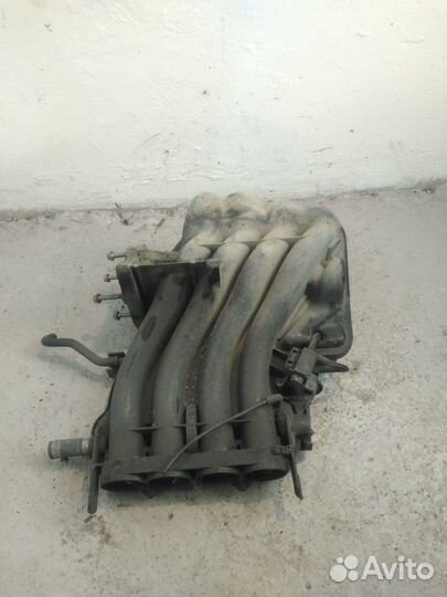 Впускной коллектор VW audi 1.6 AEH AKL 06a133205e