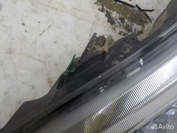 Фара левая на Nissan Tiida