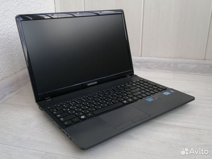 Samsung (Core i5-3210M, nVidia 620M, SSD+HDD, 8Gb)