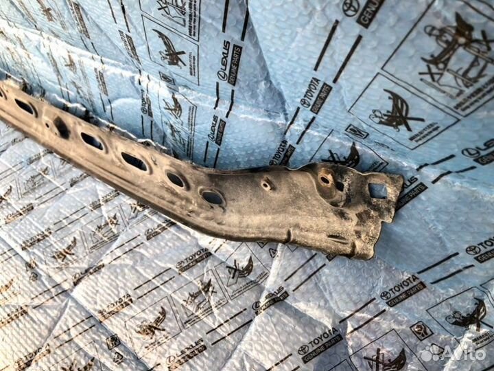 Кронштейн бампера передний Lexus Lx 570 2007-2011