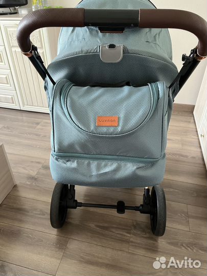 Прогулочная коляска с перекидной ручкой