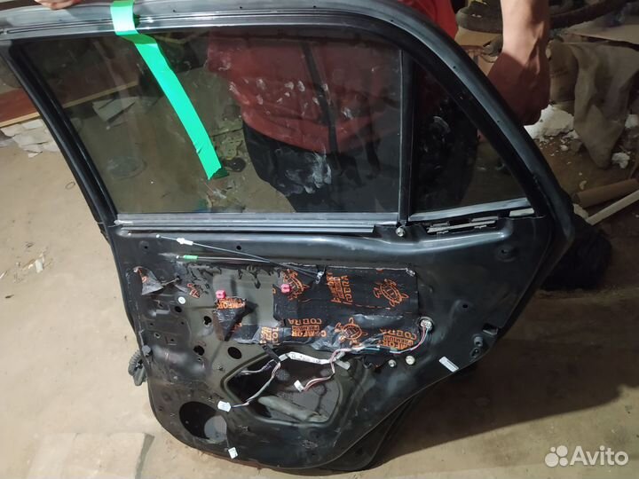 Дверь задняя правая toyota auris