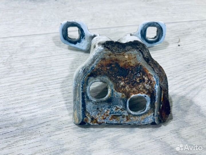 Петля двери Renault Logan 2 седан K7M 2017