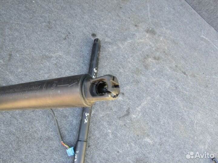 Амортизатор крышки багажника X166 A1669803764