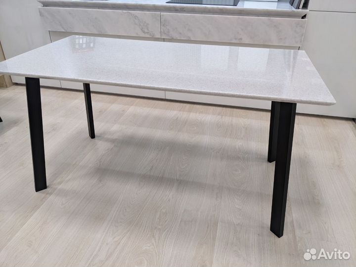 Кухонный стол