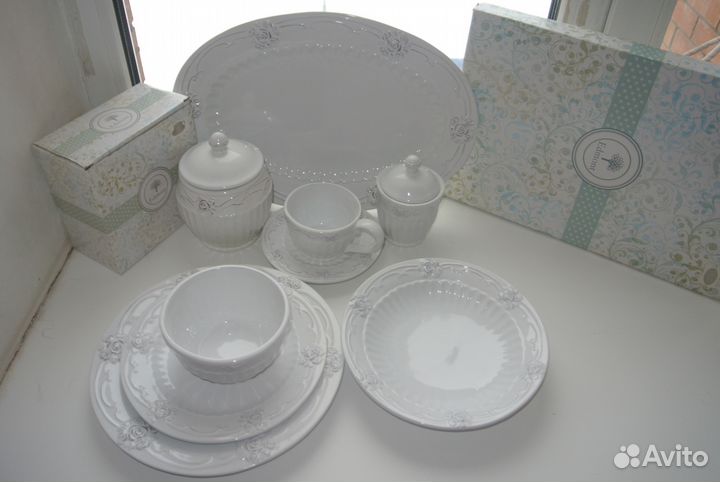 Посуда керамическая с рельефным краем 