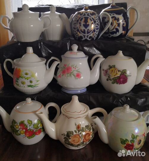 Чайники, чашки фарфоровые