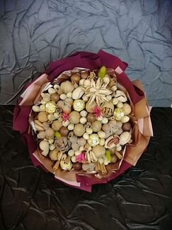 Букеты из орехов с конфетами Фереро
