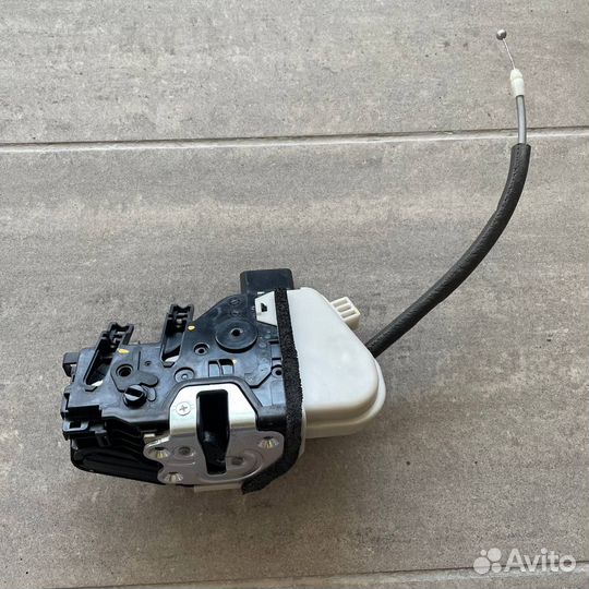 Замок двери задней правой Hyundai santa FE 2011