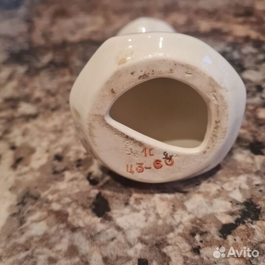 Статуэтка девушка с голубем