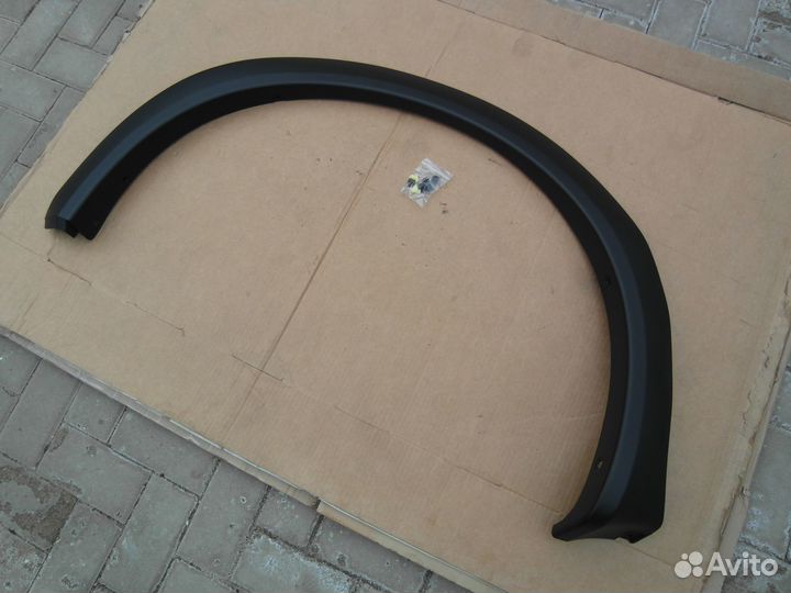 Молдинг крыла зад левый Infiniti QX56/QX80 2010-14