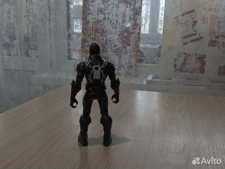 Человек паук фигурка