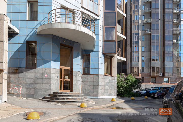 Коммерция в новом доме в Центре