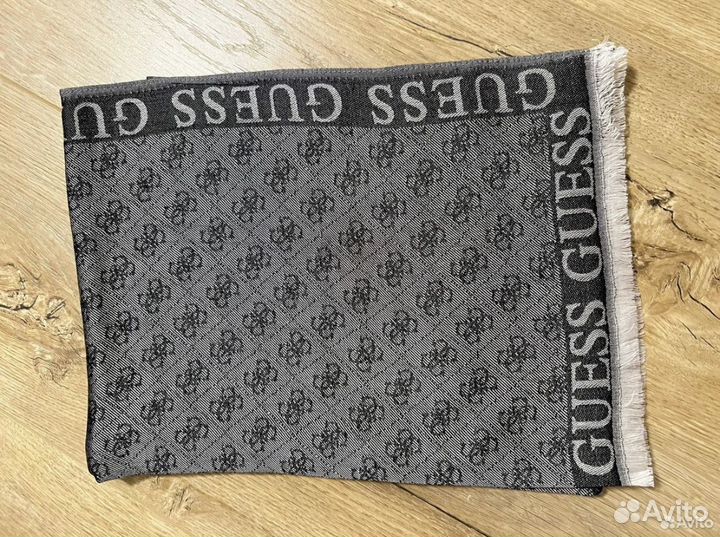 Палантин Guess