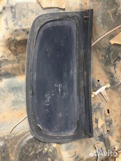 Стекло заднее левое глухое на Daihatsu YRV