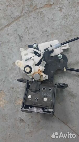 Замок крышки багажника Мазда 3 бк хэтч