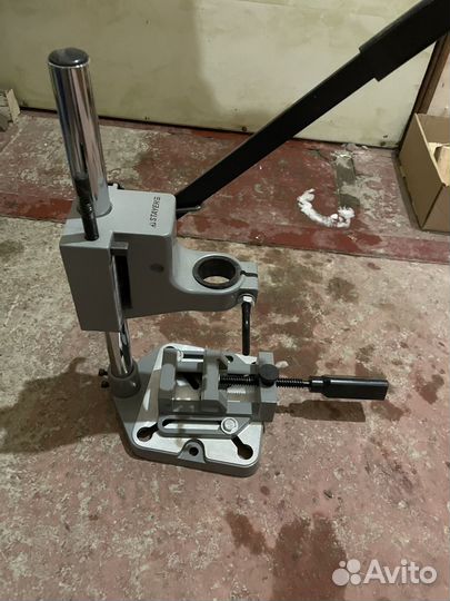 Станок для дрели с тисками