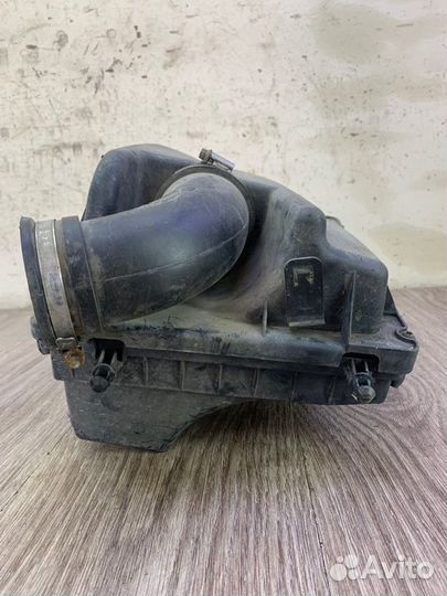 Корпус воздушного фильтра Opel Zafira B Z16XE1