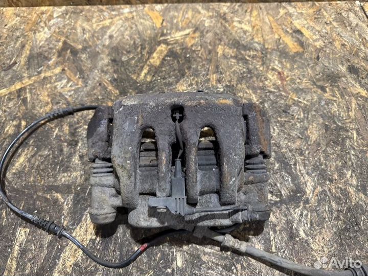 Суппорт тормозной передний правый Mercedes Vito