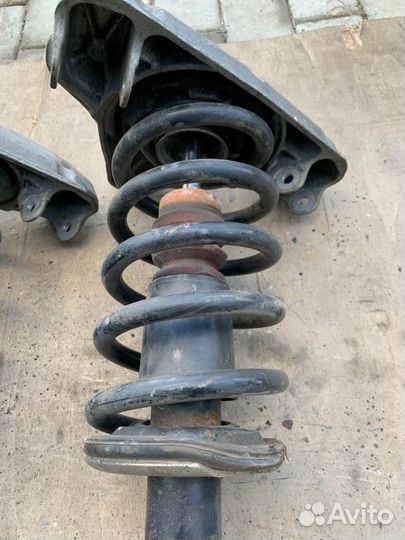 Стойка подвески передняя Audi A4 B7 2.0 ALT