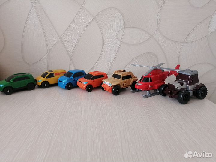 Робот трансформер из 7 машин гига 7