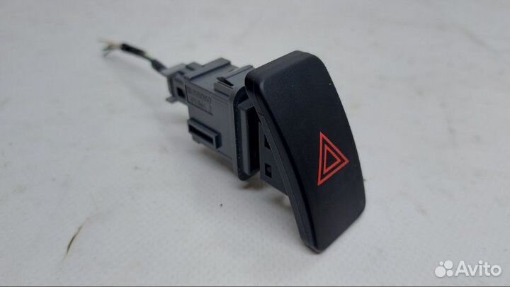 Кнопка аварийной сигнализации Toyota Corolla E140