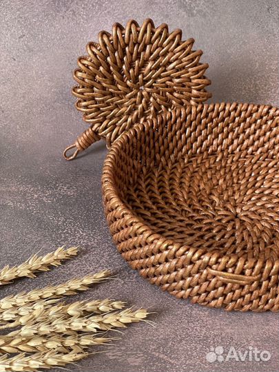 Подносы корневым плетением