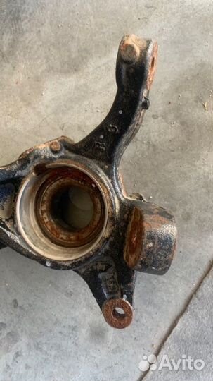 Поворотный кулак передний правый Toyota Camry V50