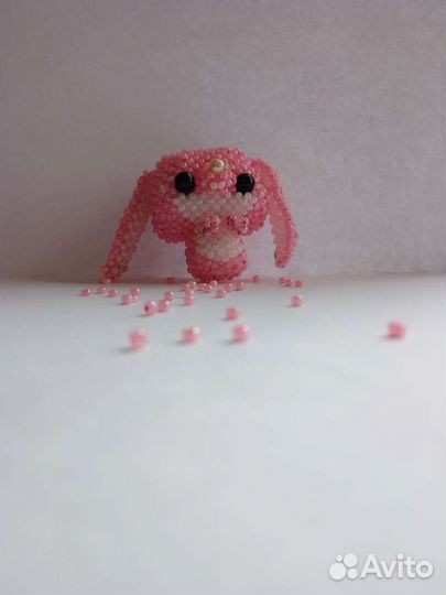 Зайчик из бисера