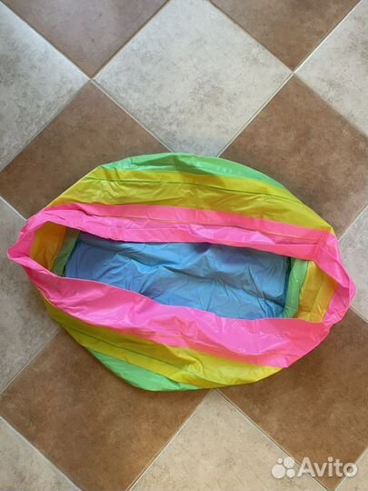 Круг для купания и бассейн