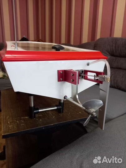 Радиоуправляемый катер на бензине