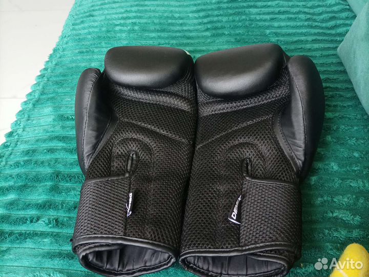 Боксерские перчатки