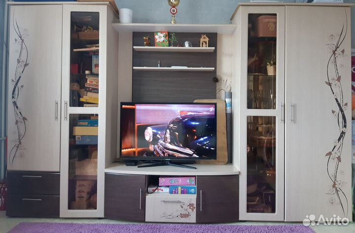 Стенка в гостиную со шкафом