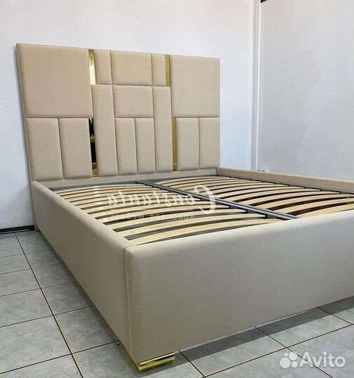Красивая кровать