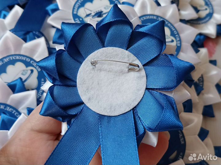 Значки на выпускной