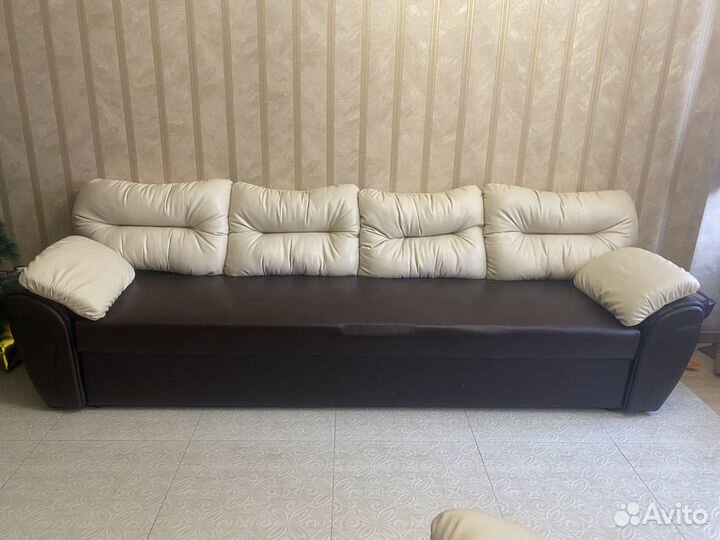 Кожаный диван