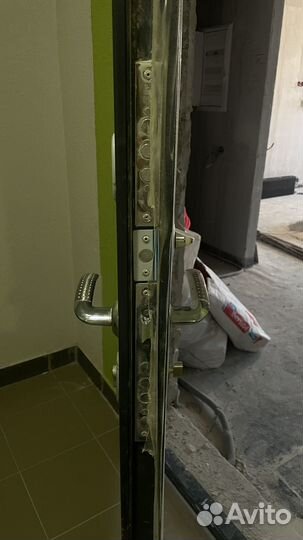 Дверь входная металлическая от застройщика
