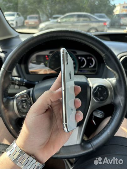 iPhone Xs, 64 ГБ