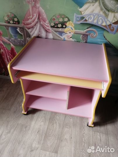 Детский письменный стол