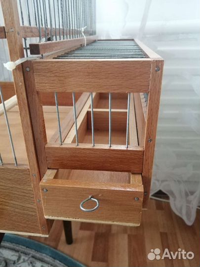 Просторная клетка для попугая