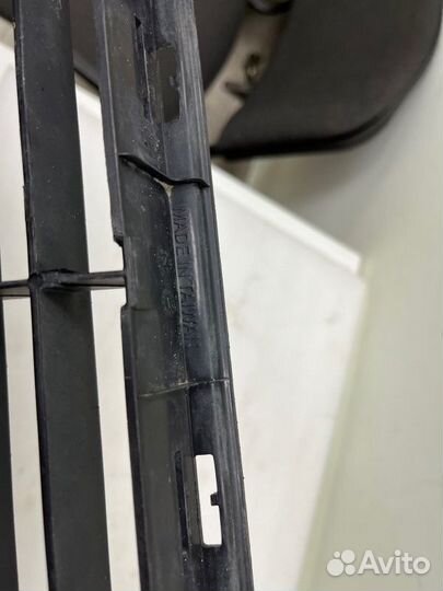 Решетка в бампер передняя Toyota Camry 2007