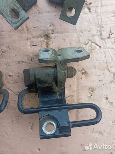 Петли двери VW Passat B6