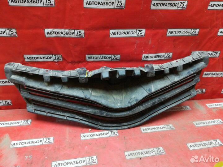 Решетка радиатора Toyota Vitz KSP130